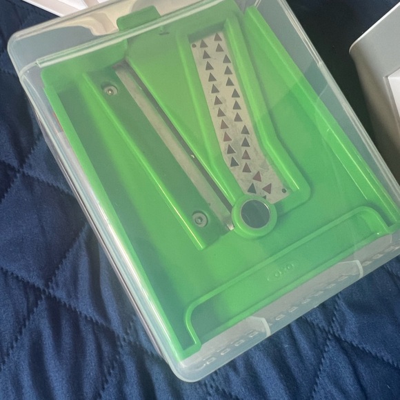 OXO Good Grips® 3-Blade Tabletop Spiralizer with StrongHold Suctions - Picture 4 of 12